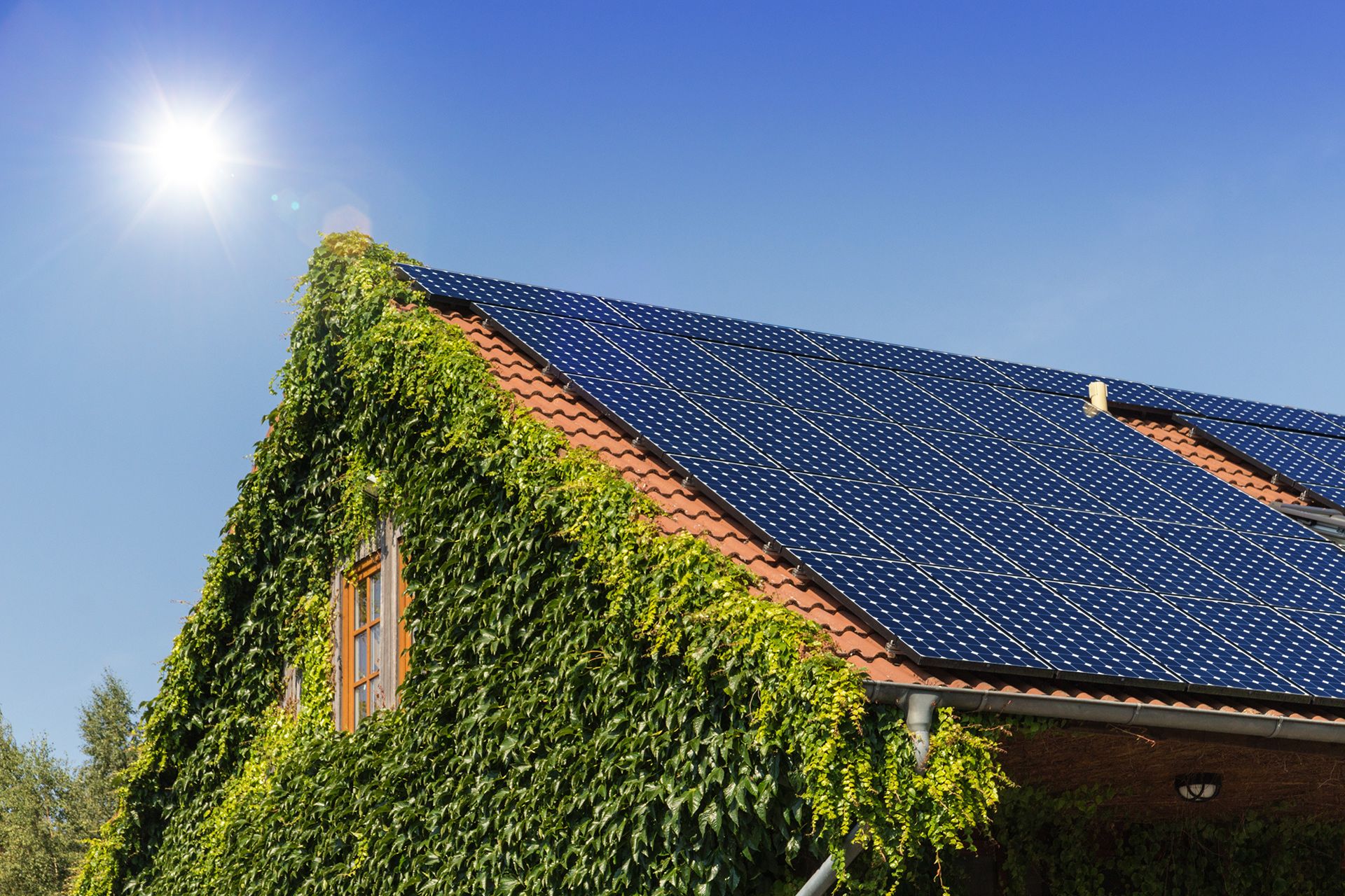 Fotovoltaika na střeše domu - DEKSOLAR